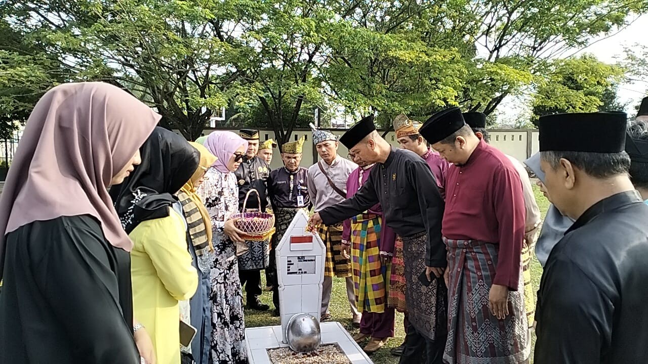 Kenang Jasa Pahlawan, LAM Pekanbaru Ziarah ke Makam Pahlawan Khusuma Darma