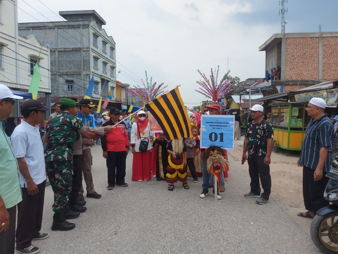 Ribuan Masyarakat Keritang Antusias Mengikuti Karnaval Kemerdekaan RI Ke-78