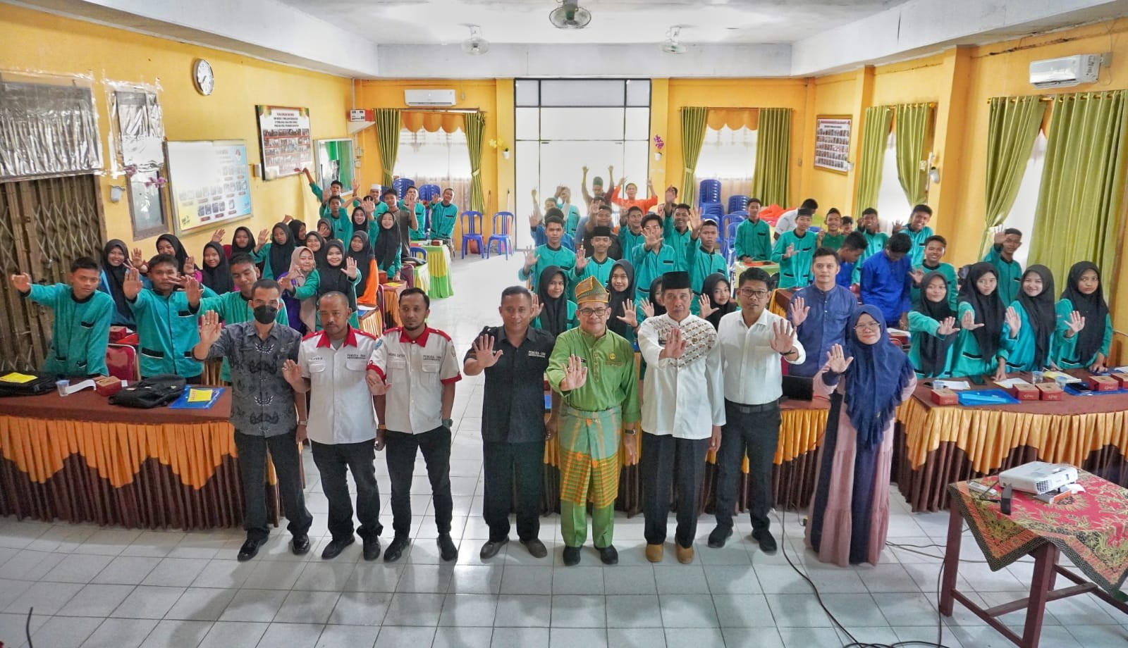 Kembali Arifin Buka Sosialisasi P4GN Bersama Pemuda BNN Inhil Di SMKN 2 Tembilahan
