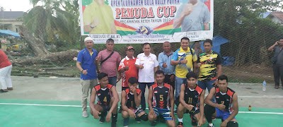 Ketua DPRD Inhil Dr. H. Ferryandi Resmi Menutup Turnamen Bola Voli Pemuda Cup Kec. Reteh