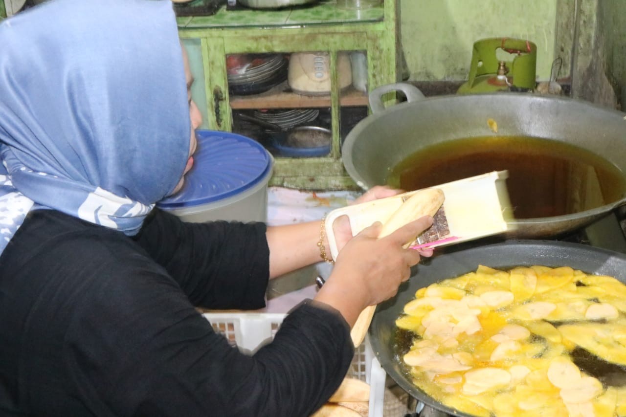 Pembuatan Keripik Pisang Cap Wilia 