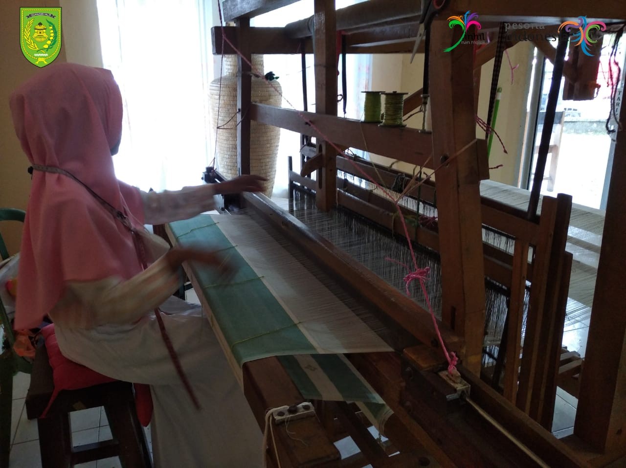 Kain Songket Hasil Tenunan Pengrajin Tradisional di Inhil Sering di Gunakan di Hari-hari Besar